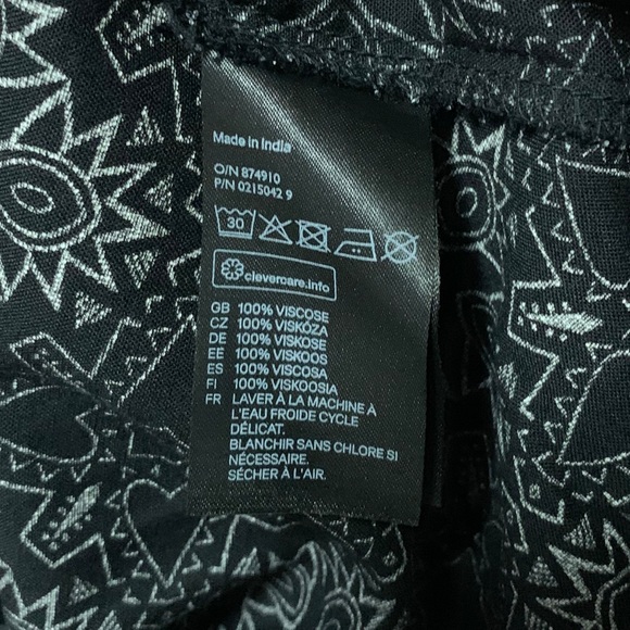 H&M Divided Cut Out Detail Geometric Print Dress - Picture 9 of 12